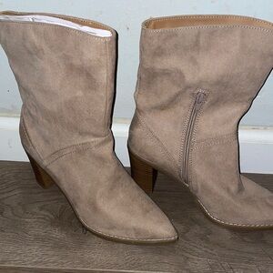 Women's Tan Suede Boots